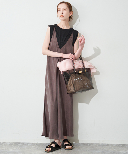 SLOBE IENA(スローブイエナ)の「フィブリルバイアスワンピース(ワンピース・レディース・ブラック/ブラウン・38/36)」の3枚目の写真