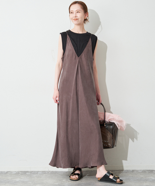 SLOBE IENA(スローブイエナ)の「フィブリルバイアスワンピース(ワンピース・レディース・ブラック/ブラウン・38/36)」の4枚目の写真