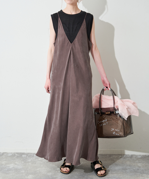 SLOBE IENA(スローブイエナ)の「フィブリルバイアスワンピース(ワンピース・レディース・ブラック/ブラウン・38/36)」の5枚目の写真