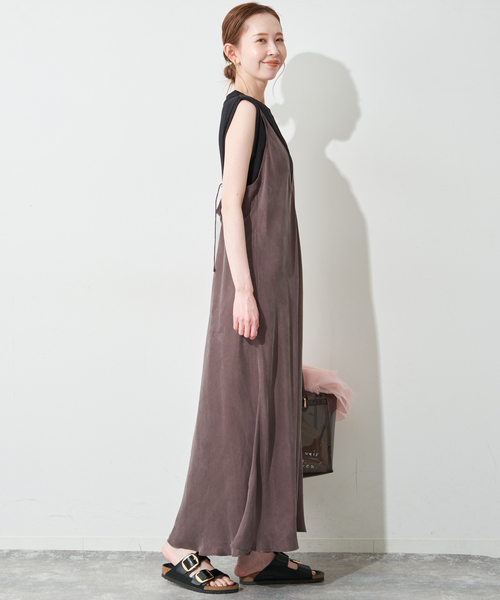 SLOBE IENA(スローブイエナ)の「フィブリルバイアスワンピース(ワンピース・レディース・ブラック/ブラウン・38/36)」の6枚目の写真