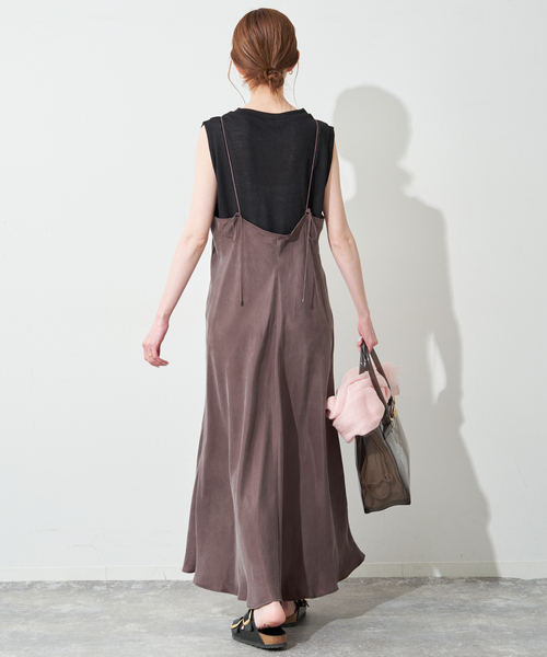 SLOBE IENA(スローブイエナ)の「フィブリルバイアスワンピース(ワンピース・レディース・ブラック/ブラウン・38/36)」の7枚目の写真