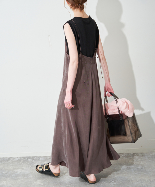 SLOBE IENA(スローブイエナ)の「フィブリルバイアスワンピース(ワンピース・レディース・ブラック/ブラウン・38/36)」の8枚目の写真