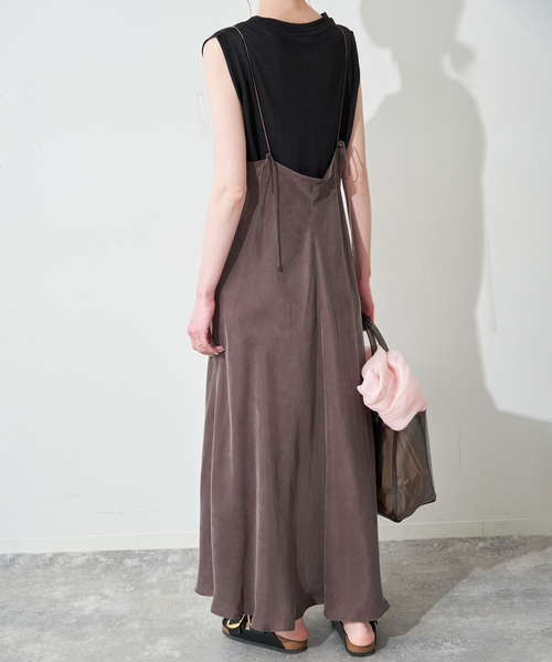 SLOBE IENA(スローブイエナ)の「フィブリルバイアスワンピース(ワンピース・レディース・ブラック/ブラウン・38/36)」の9枚目の写真
