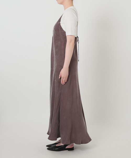 SLOBE IENA(スローブイエナ)の「フィブリルバイアスワンピース(ワンピース・レディース・ブラック/ブラウン・38/36)」の11枚目の写真