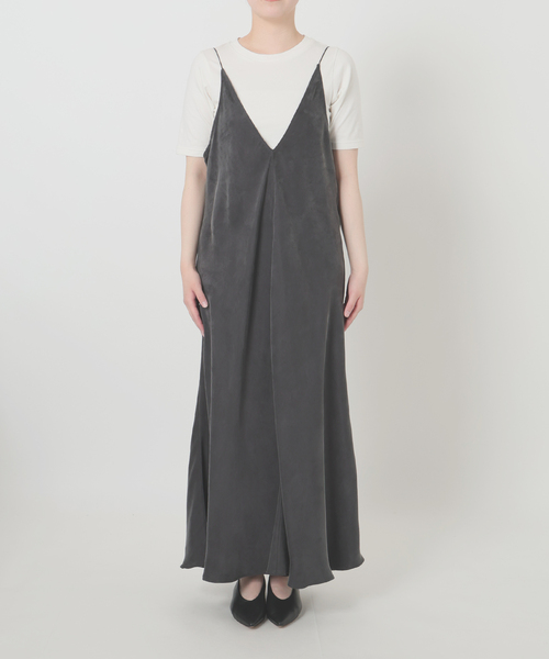 SLOBE IENA(スローブイエナ)の「フィブリルバイアスワンピース(ワンピース・レディース・ブラック/ブラウン・38/36)」の19枚目の写真
