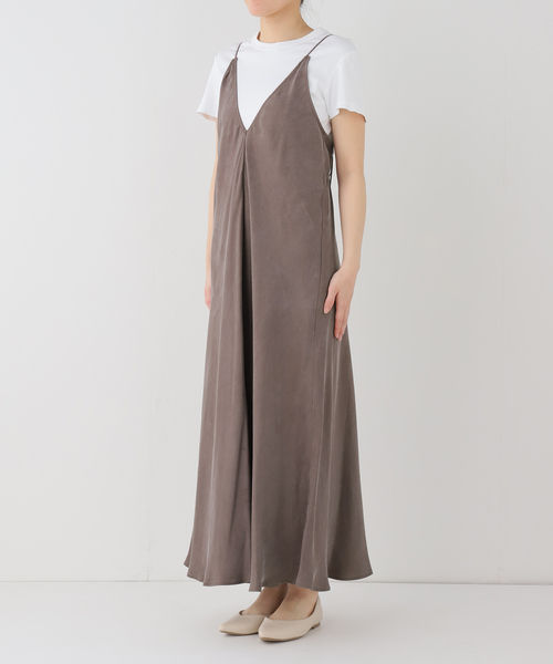 SLOBE IENA(スローブイエナ)の「フィブリルバイアスワンピース(ワンピース・レディース・ブラック/ブラウン・38/36)」の21枚目の写真