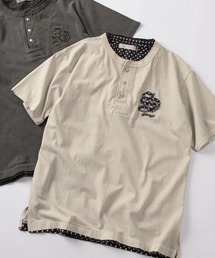 NOBLE PRODUCT（ノーブルプロダクツ）の「【84】フェイクレイヤード 総柄ワンポイント アップリケ刺繍 ヘンリーネック Tシャツ/メンズ/レディース/ユニセックス（Tシャツ/カットソー）」