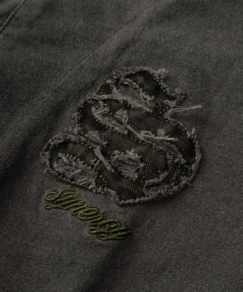 SlashDate（スラッシュデイト）の「【84】フェイクレイヤード 総柄ワンポイント アップリケ刺繍 ヘンリーネック Tシャツ/メンズ/レディース/ユニセックス（Tシャツ/カットソー・メンズ・ホワイト/グレイッシュベージュ/ブラック・L/M）」の14枚目の写真