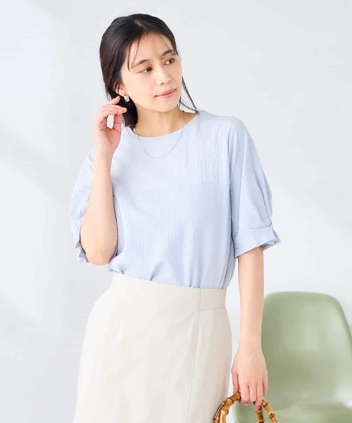 a.v.v（アーヴェヴェ）の「袖口デザインサッカーカットソー（Tシャツ/カットソー・レディース・アイボリー/ブラック/ダークインディゴブルー・38/40）」の3枚目の写真