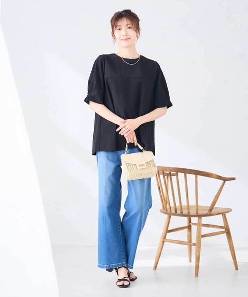 a.v.v（アーヴェヴェ）の「袖口デザインサッカーカットソー（Tシャツ/カットソー・レディース・アイボリー/ブラック/ダークインディゴブルー・38/40）」の6枚目の写真