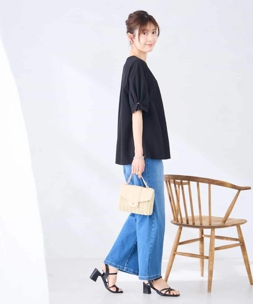 a.v.v（アーヴェヴェ）の「袖口デザインサッカーカットソー（Tシャツ/カットソー・レディース・アイボリー/ブラック/ダークインディゴブルー・38/40）」の8枚目の写真