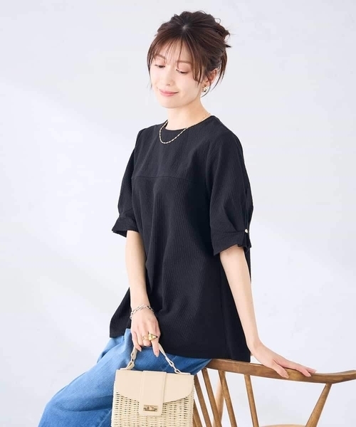 a.v.v（アーヴェヴェ）の「袖口デザインサッカーカットソー（Tシャツ/カットソー・レディース・アイボリー/ブラック/ダークインディゴブルー・38/40）」の11枚目の写真