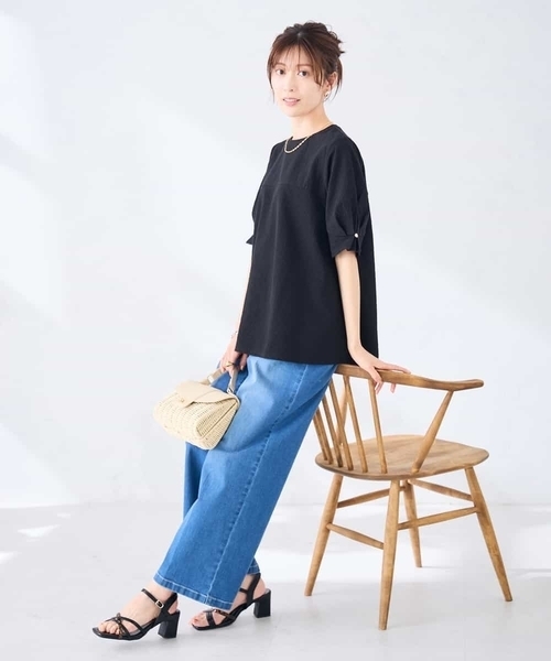 a.v.v（アーヴェヴェ）の「袖口デザインサッカーカットソー（Tシャツ/カットソー・レディース・アイボリー/ブラック/ダークインディゴブルー・38/40）」の13枚目の写真