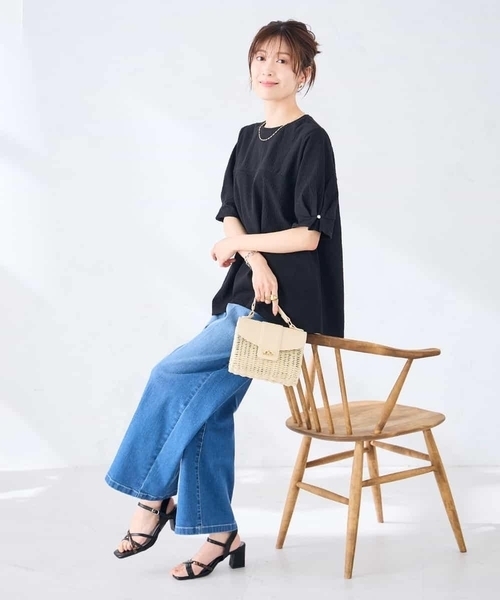 a.v.v（アーヴェヴェ）の「袖口デザインサッカーカットソー（Tシャツ/カットソー・レディース・アイボリー/ブラック/ダークインディゴブルー・38/40）」の15枚目の写真