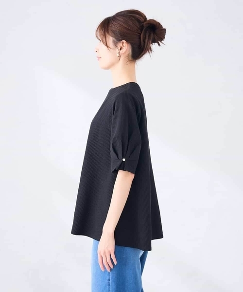 a.v.v（アーヴェヴェ）の「袖口デザインサッカーカットソー（Tシャツ/カットソー・レディース・アイボリー/ブラック/ダークインディゴブルー・38/40）」の17枚目の写真