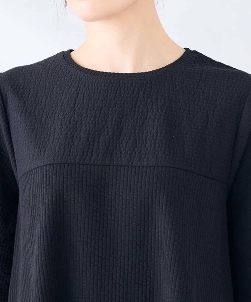 a.v.v（アーヴェヴェ）の「袖口デザインサッカーカットソー（Tシャツ/カットソー・レディース・アイボリー/ブラック/ダークインディゴブルー・38/40）」の19枚目の写真