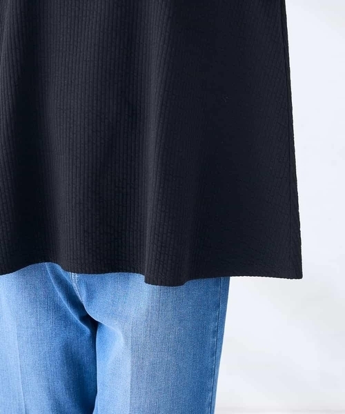 a.v.v（アーヴェヴェ）の「袖口デザインサッカーカットソー（Tシャツ/カットソー・レディース・アイボリー/ブラック/ダークインディゴブルー・38/40）」の21枚目の写真