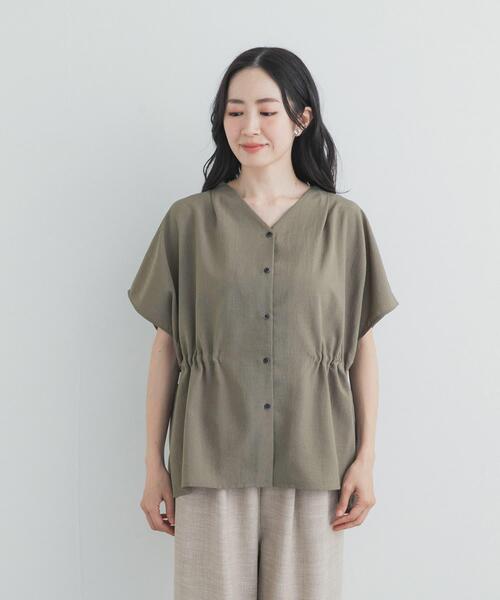 URBAN RESEARCH DOORS(アーバンリサーチドアーズ)の「Vネックウエストギャザーブラウス(シャツ/ブラウス・レディース・ブラック/カーキ/ベージュ系その他・FREE)」の4枚目の写真