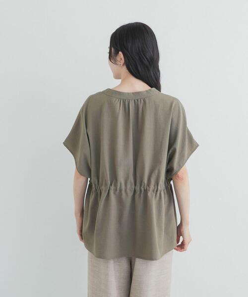URBAN RESEARCH DOORS(アーバンリサーチドアーズ)の「Vネックウエストギャザーブラウス(シャツ/ブラウス・レディース・ブラック/カーキ/ベージュ系その他・FREE)」の6枚目の写真