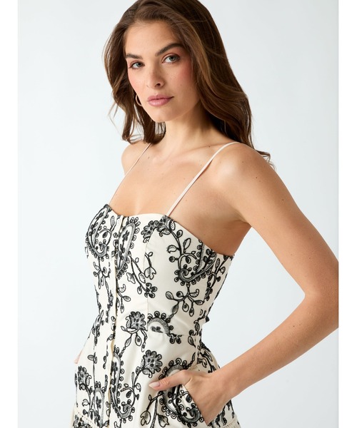 EVELYN Dress ワンピース ドレス | GUESS(ゲス) JAPAN 公式オンライン