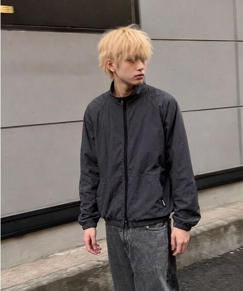 KRUXH(クルクス)の「ナイロンハイネックウィンドジップアップディープチャコール(ナイロンジャケット・レディース・その他・1/2)」の5枚目の写真