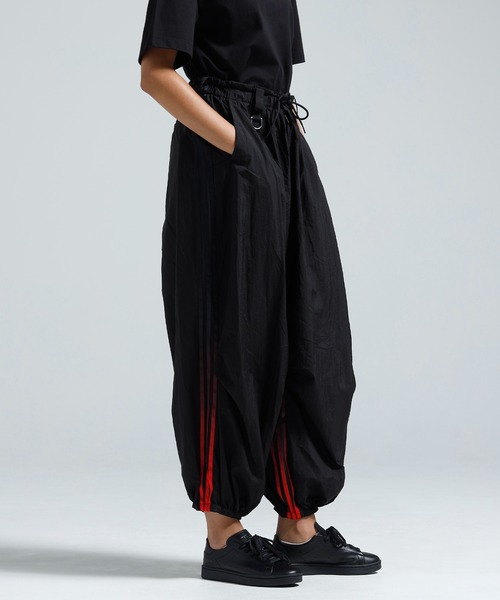Y-3（ワイスリー）の「Y-3 GRADIENT 3 STRIPES NYLON CARGO PANTS（カーゴパンツ・メンズ・ブラック・XX-SMALL/X-SMALL/SMALL/MEDIUM/LARGE/X-LARGE）」の5枚目の写真