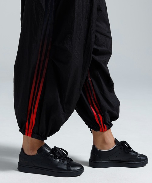 Y-3（ワイスリー）の「Y-3 GRADIENT 3 STRIPES NYLON CARGO PANTS（カーゴパンツ・メンズ・ブラック・XX-SMALL/X-SMALL/SMALL/MEDIUM/LARGE/X-LARGE）」の9枚目の写真