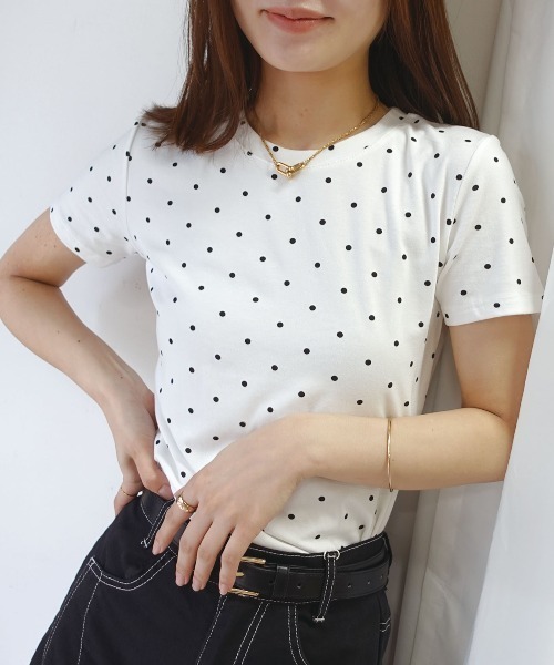 CORNERS(コーナーズ)の「ドット柄コンパクトTシャツ(Tシャツ/カットソー・レディース・ホワイト/ブラック・M)」の2枚目の写真