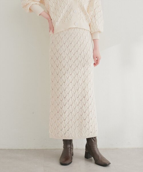 natural couture(ナチュラルクチュール)の「【6/12~6/14限定受注販売】ケーブル編みニットスカート(スカート・レディース・ボルドー/チャコールグレー/ブラック/アイボリー・FREE)」の2枚目の写真