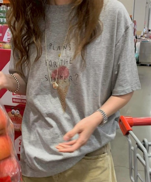 LYEON(リヨン)の「アイスクリームゆるTシャツ(Tシャツ/カットソー・レディース・グレー/オフホワイト・FREE)」の2枚目の写真