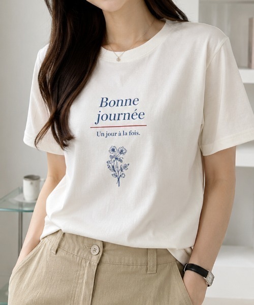 sowme.(ソウミー)の「大人可愛く着映える?【フラワーイラスト フレンチロゴ ベーシック Tシャツ】(Tシャツ/カットソー・レディース・ホワイト系その他・SMALL/MEDIUM/LARGE)」の1枚目の写真