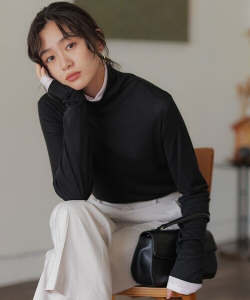 組曲(クミキョク)の「ソフトシアージャージー タートルネックカットソー(Tシャツ/カットソー・レディース・ピンク系/ブラック系/アイボリー系/ライトグリーン系・2/3)」の1枚目の写真
