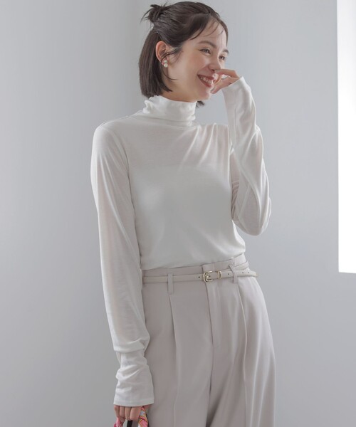 組曲(クミキョク)の「ソフトシアージャージー タートルネックカットソー(Tシャツ/カットソー・レディース・ピンク系/ブラック系/アイボリー系/ライトグリーン系・2/3)」の2枚目の写真