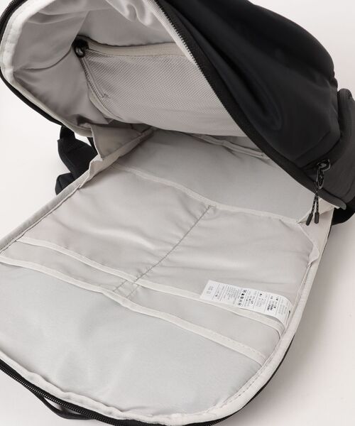 NIKE(ナイキ)の「NIKE ナイキ U COMMUTE BKPK REF バッグ IQ1281 010BLACK/RFLSLV(ボディバッグ/ウエストポーチ・メンズ・ブラック・FREE)」の2枚目の写真