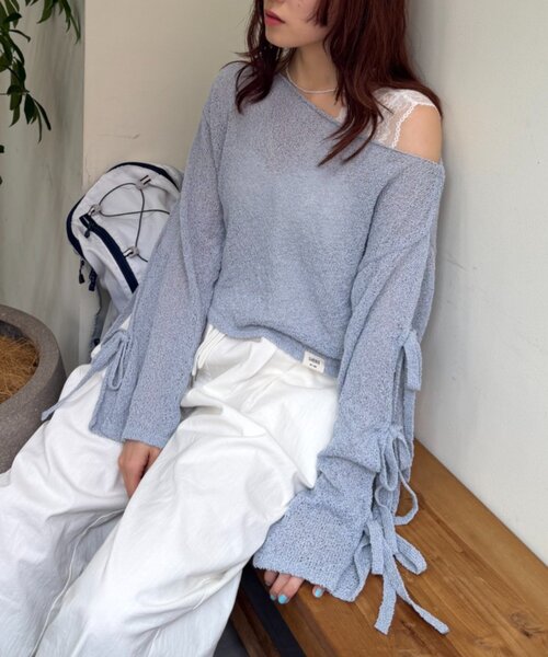 w closet(ダブルクローゼット)の「ワンショル袖リボンニット(ニット/セーター・レディース・ブルー/アイボリー/イエロー・FREE)」の2枚目の写真
