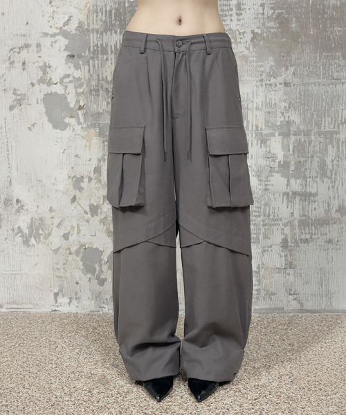 ETRE AU SOMMET(エトレオソメ)の「Panel Multi Pocket Cargo Pants (Charcoal)(その他パンツ・レディース・チャコールグレー・FREE)」の1枚目の写真