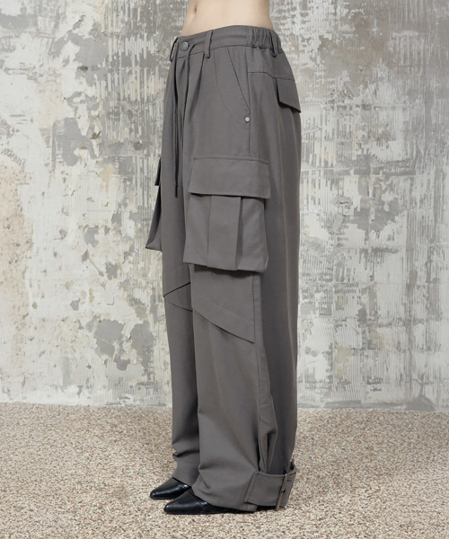 ETRE AU SOMMET(エトレオソメ)の「Panel Multi Pocket Cargo Pants (Charcoal)(その他パンツ・レディース・チャコールグレー・FREE)」の2枚目の写真
