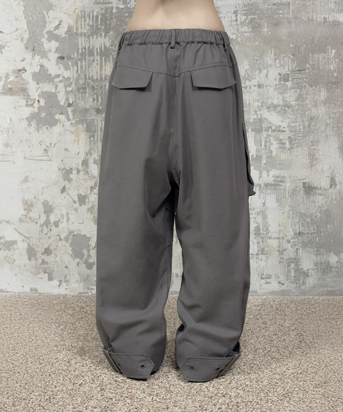 ETRE AU SOMMET(エトレオソメ)の「Panel Multi Pocket Cargo Pants (Charcoal)(その他パンツ・レディース・チャコールグレー・FREE)」の3枚目の写真