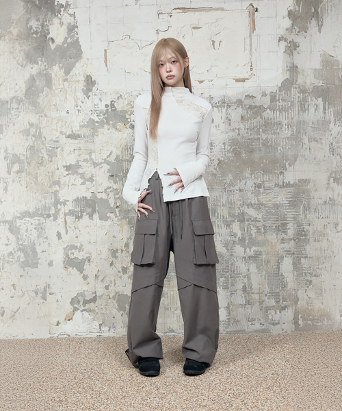 ETRE AU SOMMET(エトレオソメ)の「Panel Multi Pocket Cargo Pants (Charcoal)(その他パンツ・レディース・チャコールグレー・FREE)」の4枚目の写真