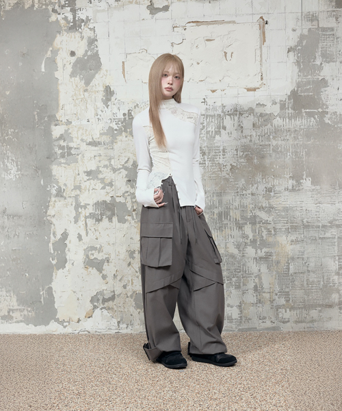 ETRE AU SOMMET(エトレオソメ)の「Panel Multi Pocket Cargo Pants (Charcoal)(その他パンツ・レディース・チャコールグレー・FREE)」の5枚目の写真