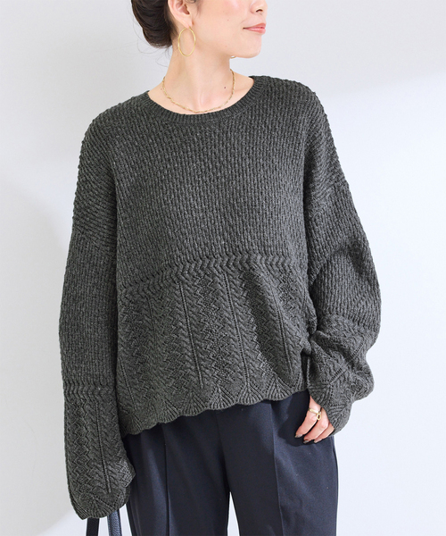 B.C STOCK(ベーセーストック)の「《2点セット》手洗い可 / ストール付き透かし柄プルオーバー(ニット/セーター・レディース・サックスブルー/チャコールグレー/アイボリー・FREE)」の1枚目の写真