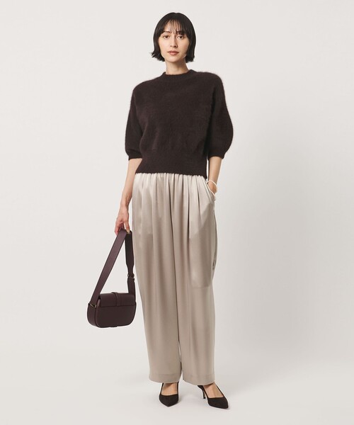 UNITED ARROWS(ユナイテッドアローズ)の「サテン ギャザー テーパード ワイドパンツ(スラックス・レディース・オフホワイト/ベージュ/ブラック・38/36)」の16枚目の写真