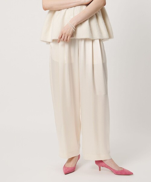 UNITED ARROWS(ユナイテッドアローズ)の「サテン ギャザー テーパード ワイドパンツ(スラックス・レディース・オフホワイト/ベージュ/ブラック・38/36)」の17枚目の写真