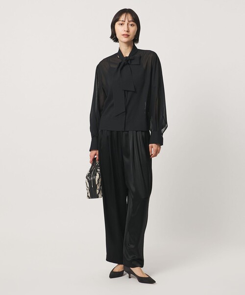 UNITED ARROWS(ユナイテッドアローズ)の「サテン ギャザー テーパード ワイドパンツ(スラックス・レディース・オフホワイト/ベージュ/ブラック・38/36)」の12枚目の写真