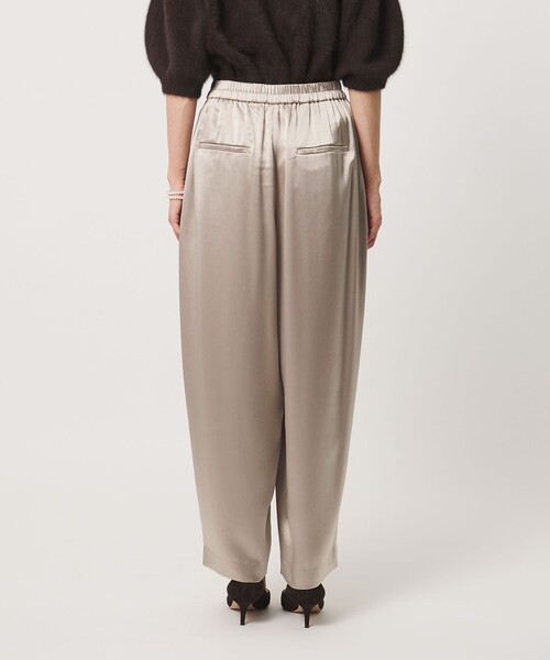 UNITED ARROWS(ユナイテッドアローズ)の「サテン ギャザー テーパード ワイドパンツ(スラックス・レディース・オフホワイト/ベージュ/ブラック・38/36)」の7枚目の写真
