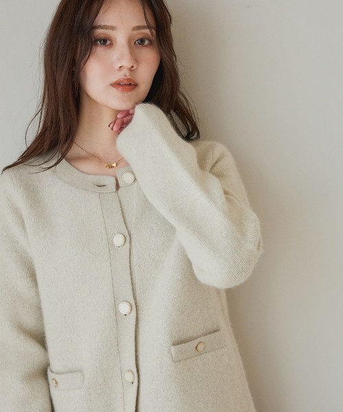 Andemiu(アンデミュウ)の「Cラクーン混ボタンクルーカーディガン/670456(ニット/セーター・レディース・ブラック/オフホワイト/ブラウン・FREE)」の1枚目の写真