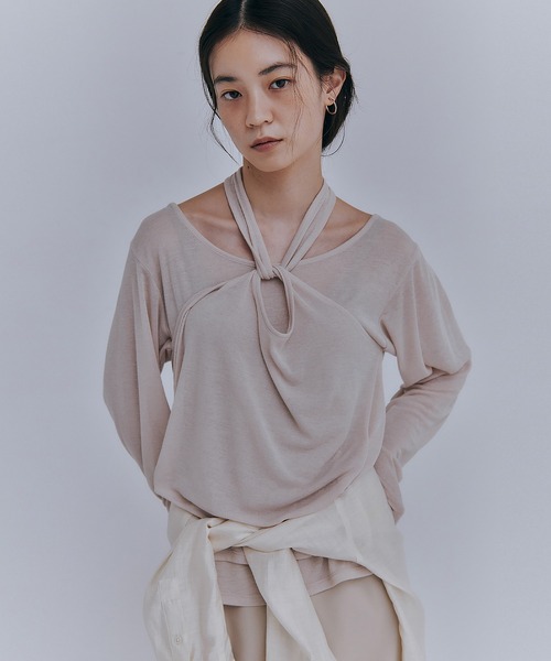 Obis&(オビスアンド)の「レイヤード風ホルターネックトップス(Tシャツ/カットソー・レディース・グレー/ブラウン/ベージュ・FREE)」の3枚目の写真