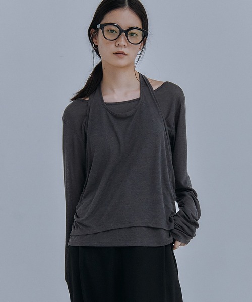 Obis&(オビスアンド)の「レイヤード風ホルターネックトップス(Tシャツ/カットソー・レディース・グレー/ブラウン/ベージュ・FREE)」の1枚目の写真