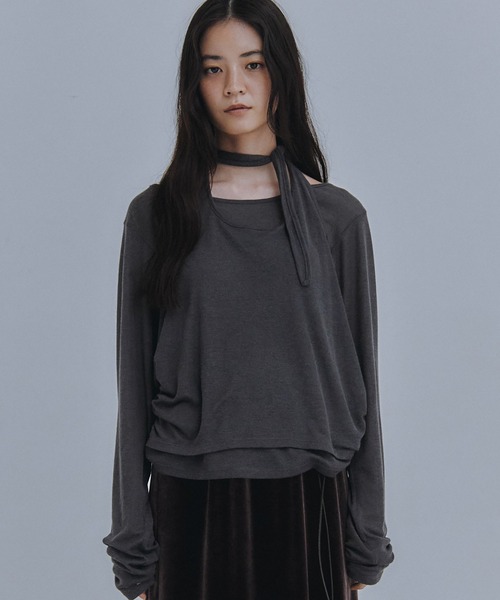 Obis&(オビスアンド)の「レイヤード風ホルターネックトップス(Tシャツ/カットソー・レディース・グレー/ブラウン/ベージュ・FREE)」の5枚目の写真