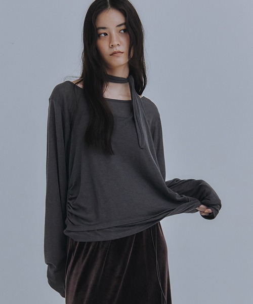 Obis&(オビスアンド)の「レイヤード風ホルターネックトップス(Tシャツ/カットソー・レディース・グレー/ブラウン/ベージュ・FREE)」の8枚目の写真
